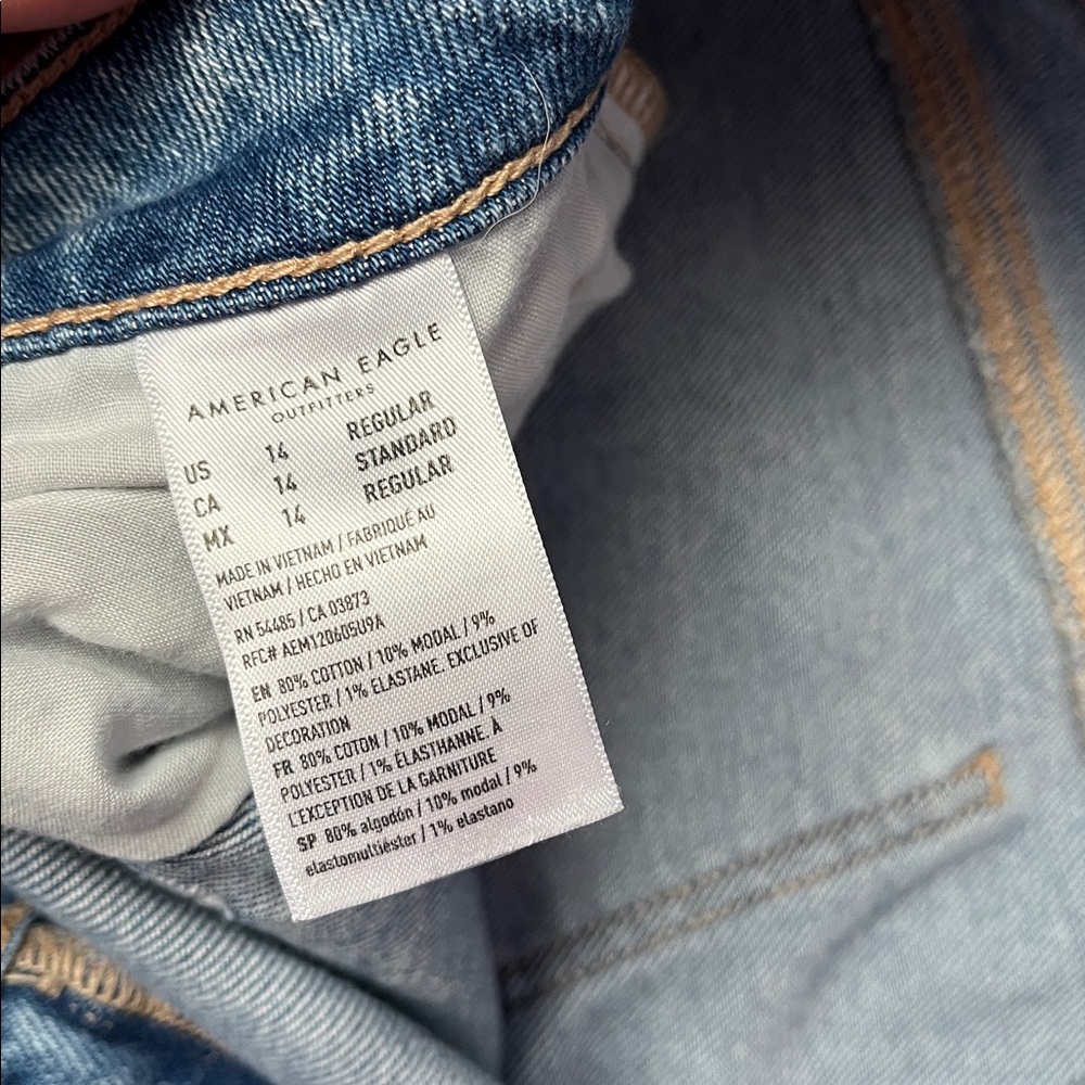 American Eagle Mom Straight Leg Jeans - Picture 2 of 4